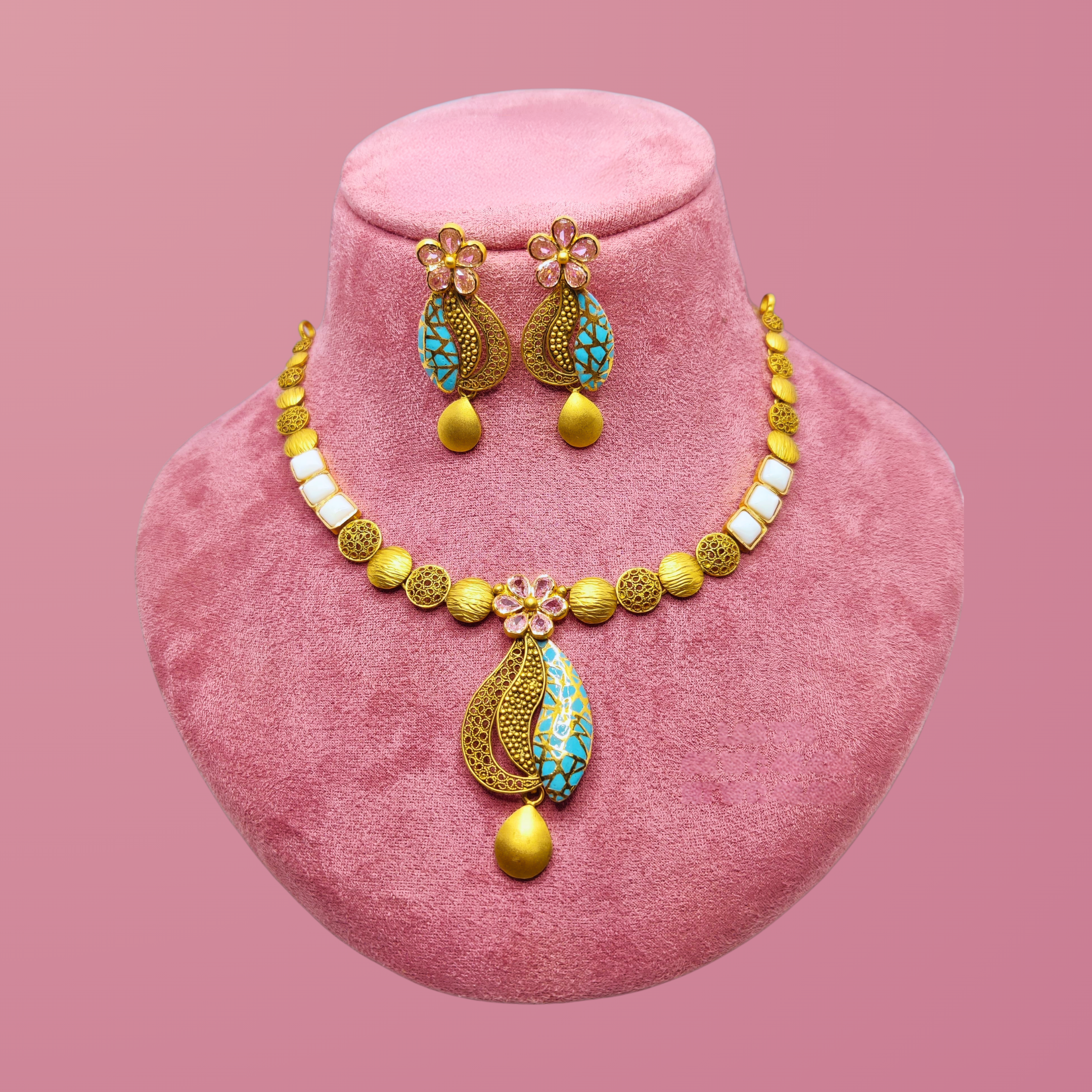Lustre Legacy Gold Set