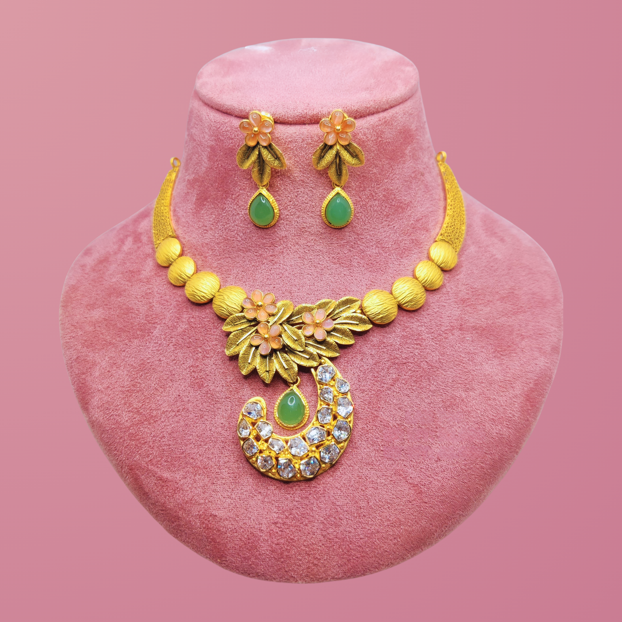 Royal Embrace Gold Set