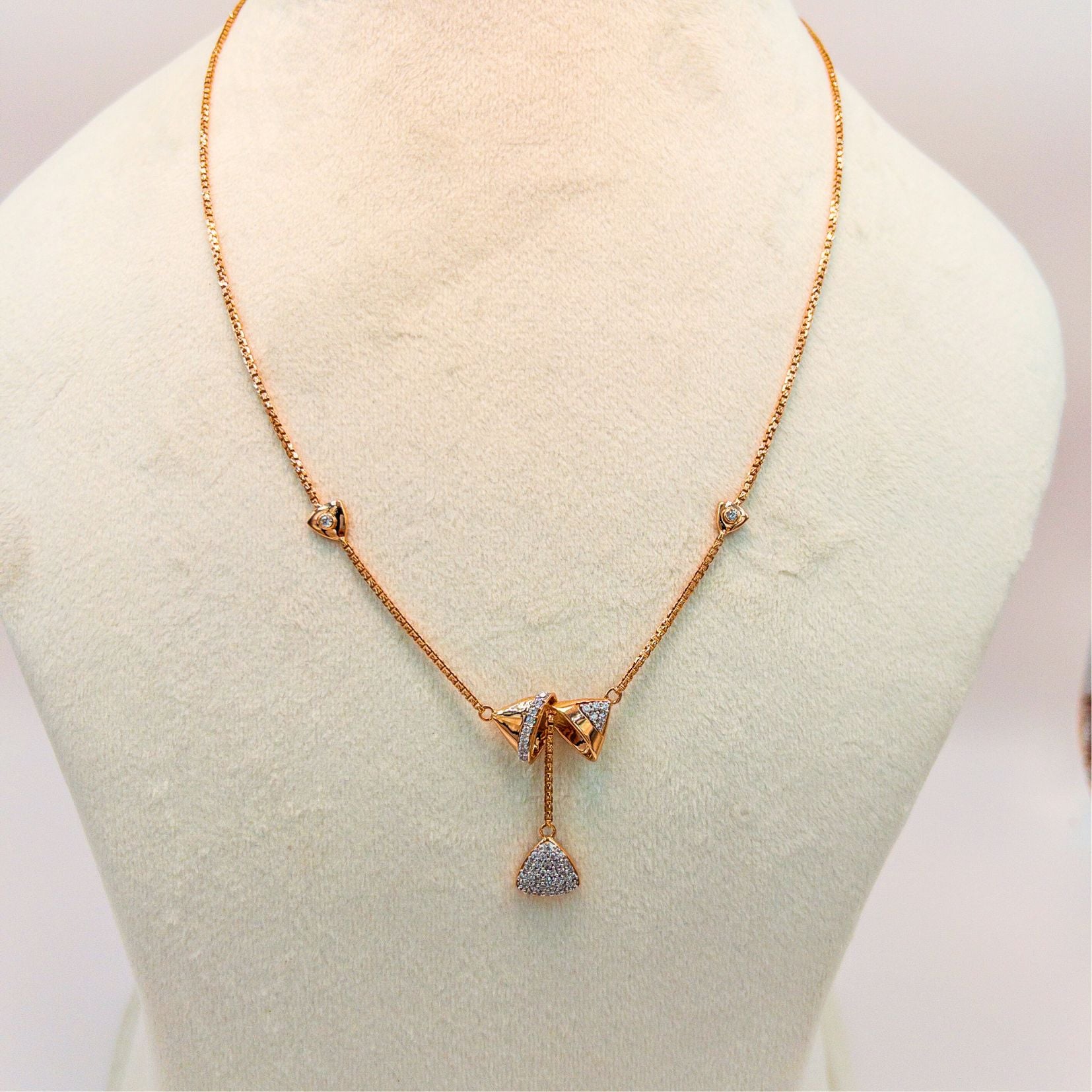 Ville Gold Pendant Chain